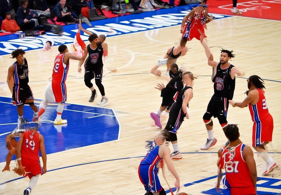 76人VS快船：巅峰对决解析与未来展望(图1)