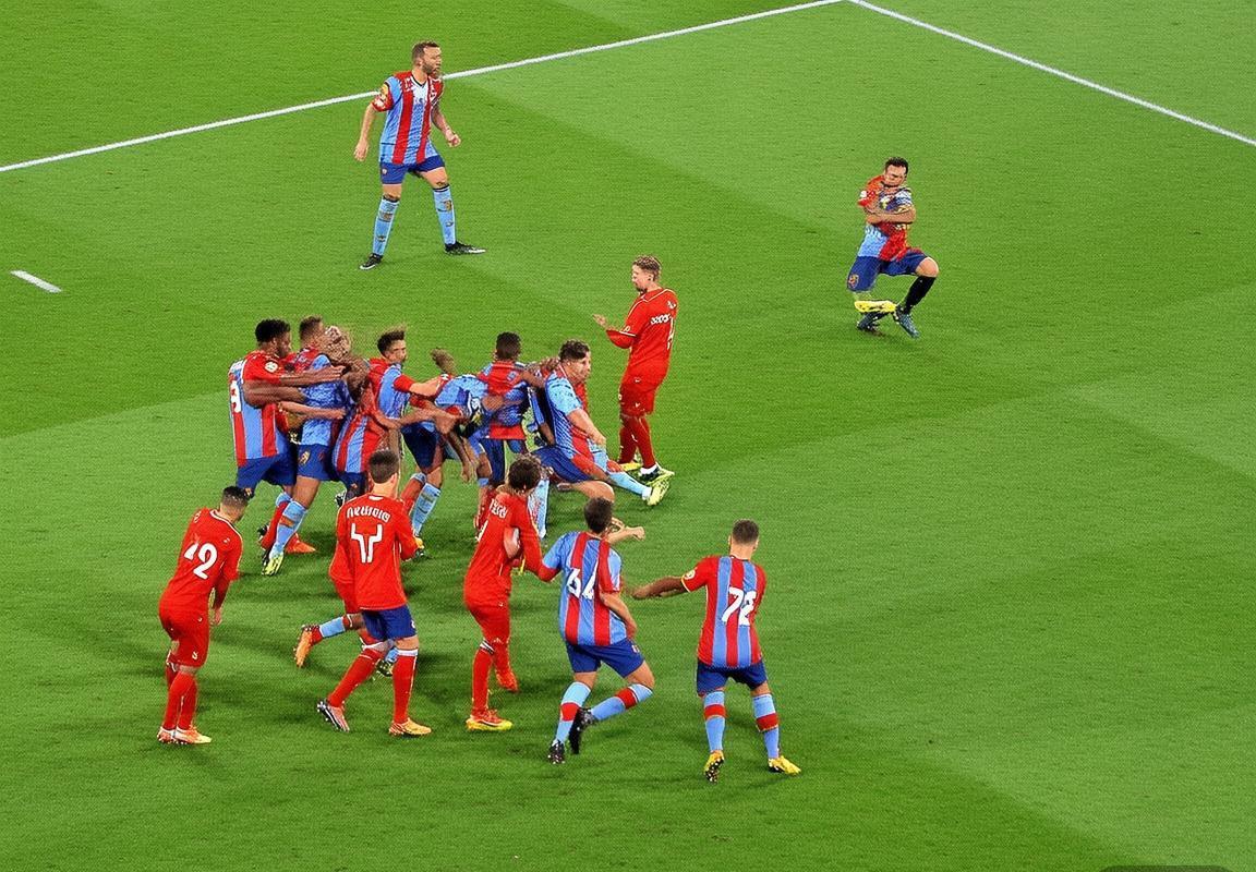 英超激战：利物浦萨拉赫对决水晶宫麦卡锡，攻防较量1:1平局收场(图4)